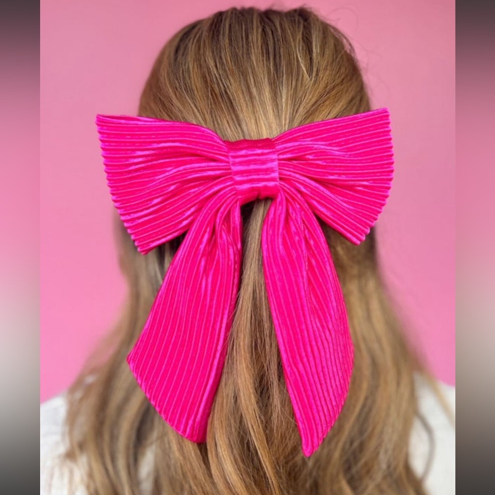NWOT Elegant Pink Hair Bow Accessory
